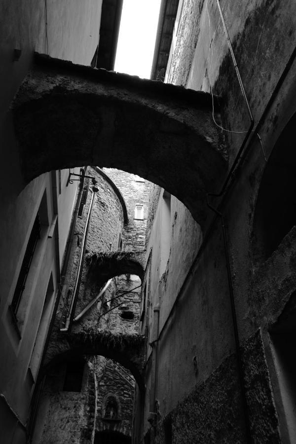 Villa La Casa Degli Alberi à Dolceacqua Extérieur photo